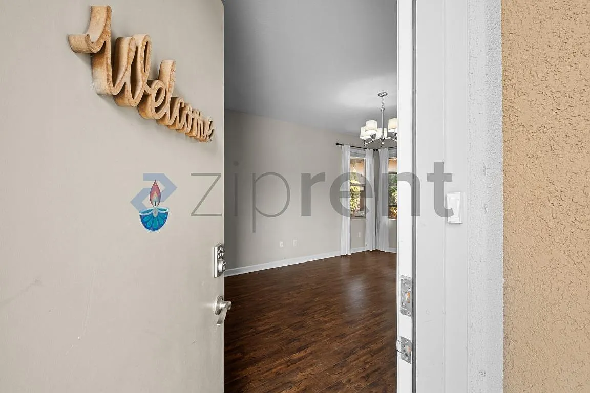 1 bed, 800 sqft, $2,100 — Photo 2