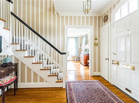 4th image of 313 Greenway Ln