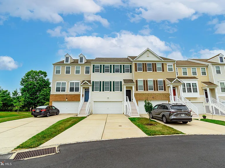 303 Ellison Dr — Photo 5