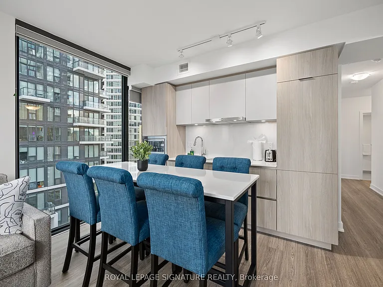 47 Mutual St #1002 — Photo 5