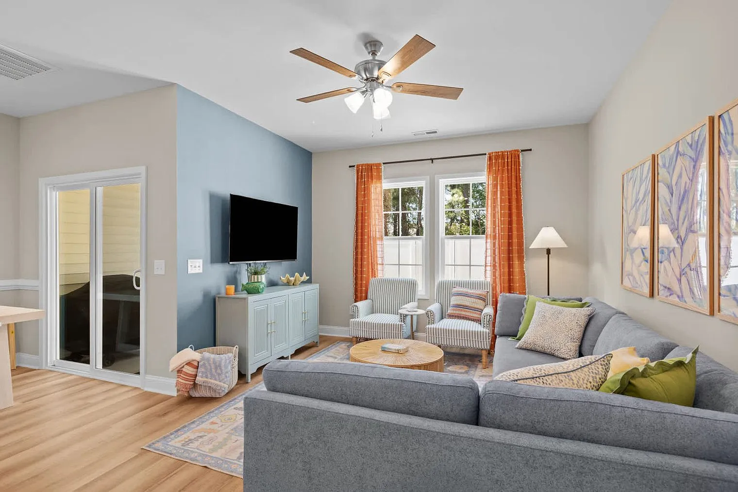 3 bed, 2.0 bath, 1367 sqft, $4,295 — Photo 2