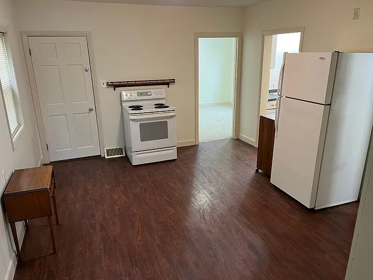 61 Laurel St #1 — Photo 4