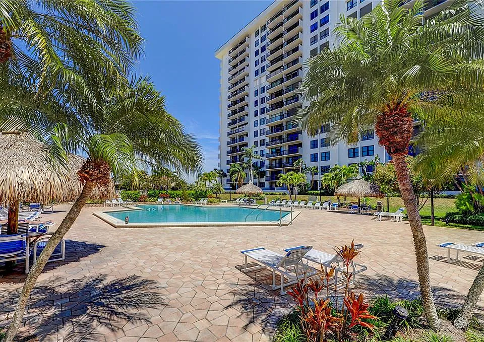 400 Island Way #708