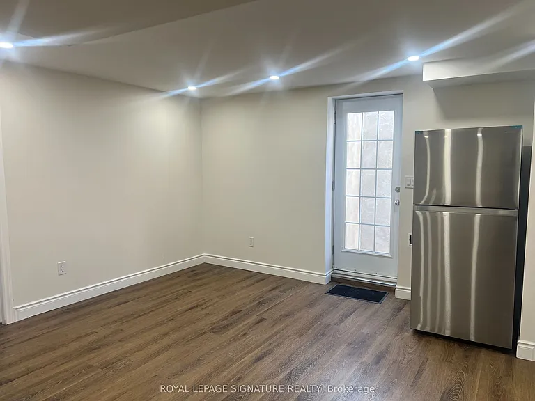 148 Newhouse Blvd #BASEMENT — Photo 3