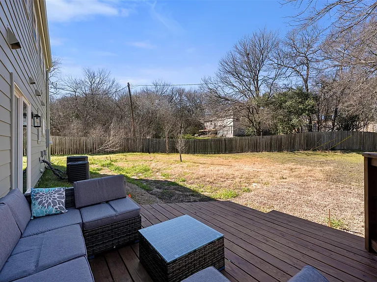 6104 Reicher Dr — Photo 29