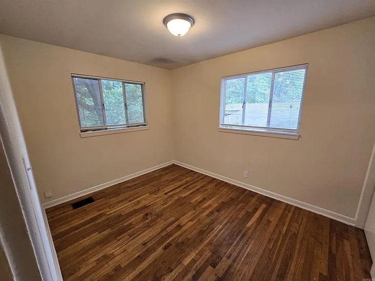 111 Broadmoor Dr — Photo 9
