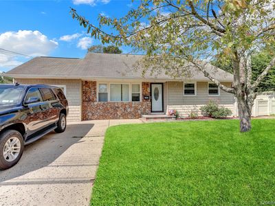 1394 E 3rd Avenue, Bay Shore, NY, 11706