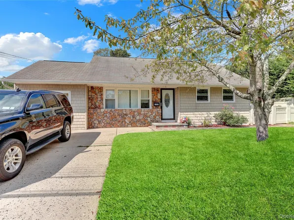 1394 E 3rd Avenue, Bay Shore, NY 11706