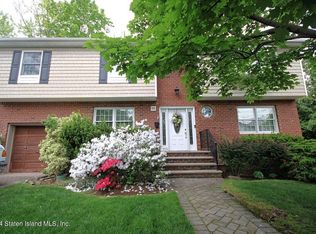 15 Almond St, Staten Island, NY 10312