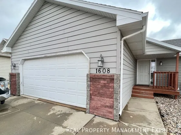 1608 S Campbell Trl, Sioux Falls, SD 57106
