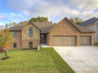 2247 N Citation Ave, Springfield, MO 65802