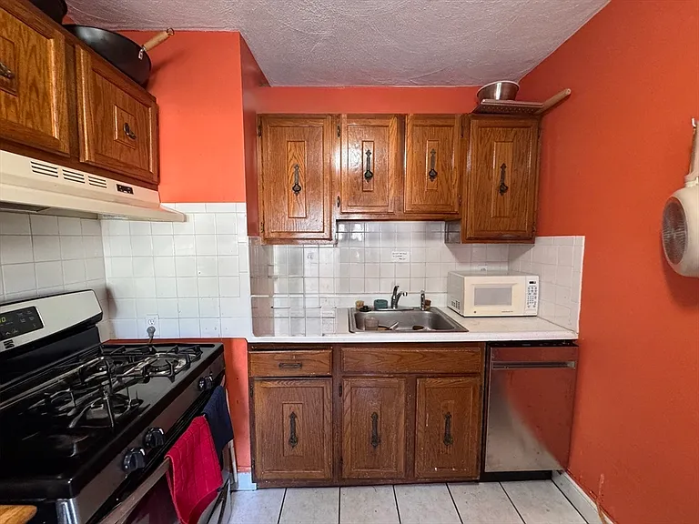 17 Farragut Ave #2 — Photo 4