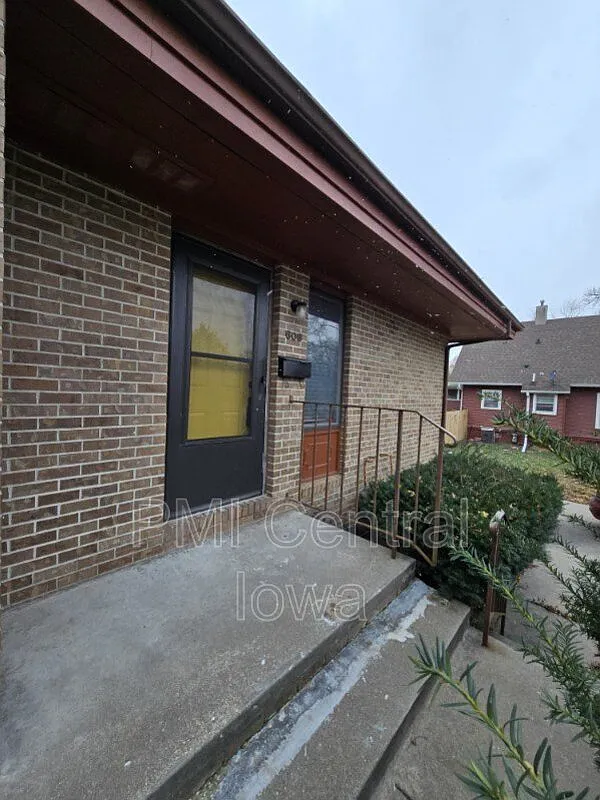 2 bed, 1.0 bath, 774 sqft, $1,120 — Photo 2