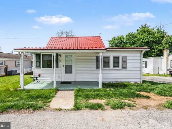 37 Mountain St, Mount Holly Springs, PA 17065