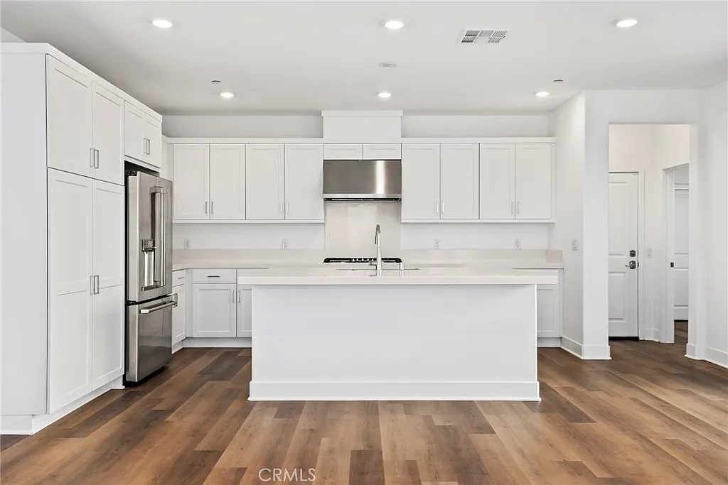 4 bed, 3.5 bath, 2246 sqft, $5,195 — Photo 4