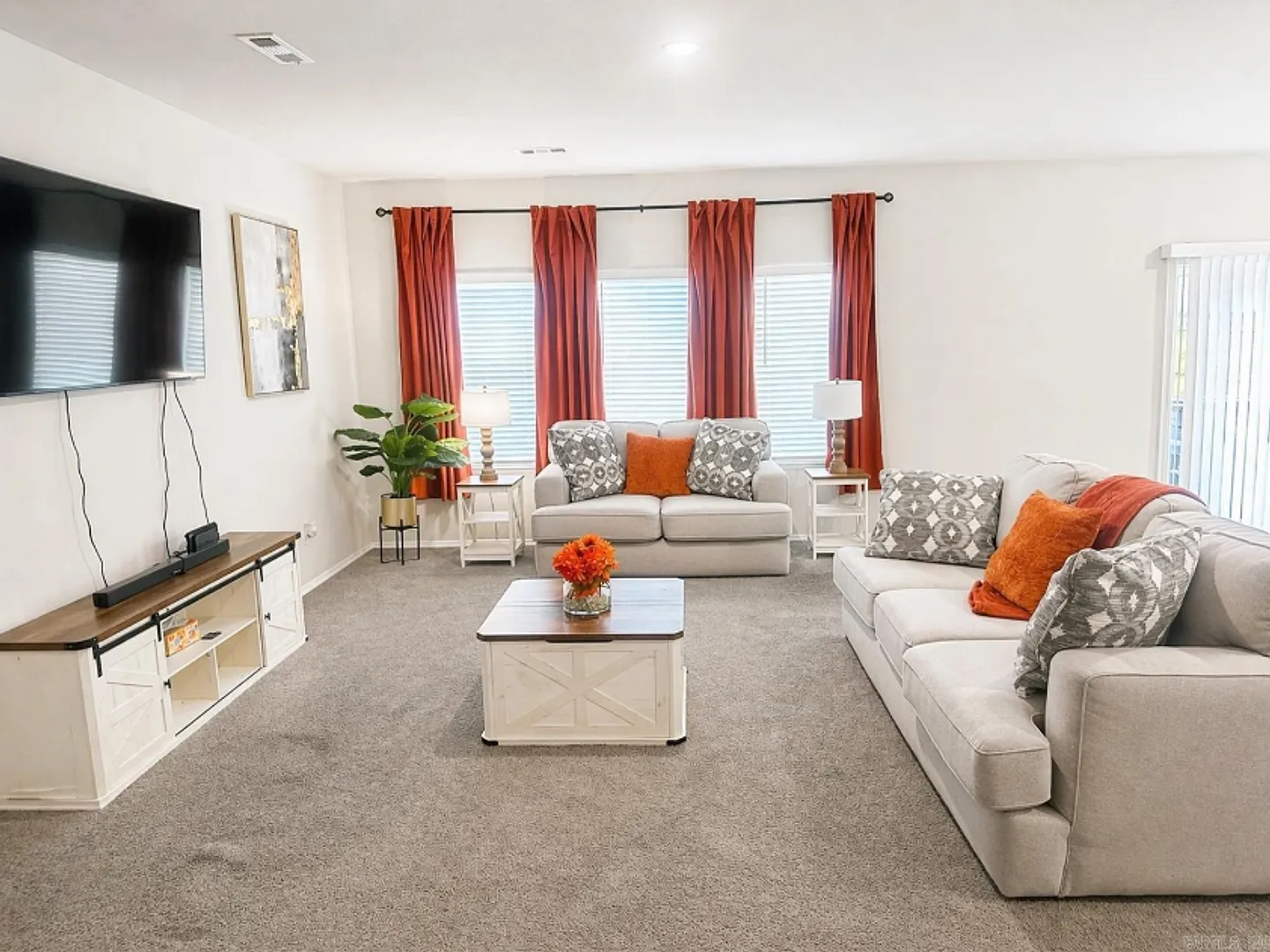 4 bedrooms 2.5 baths! — Photo 4