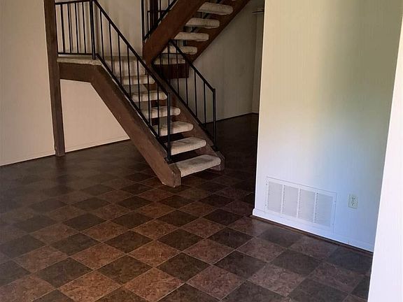 2nd image of 603 Greenbriar Dr