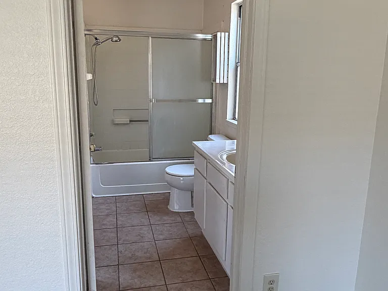 816 Grand Central Dr — Photo 6
