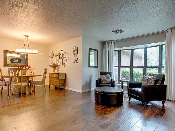 3rd image of 2308 Madre Dr NE