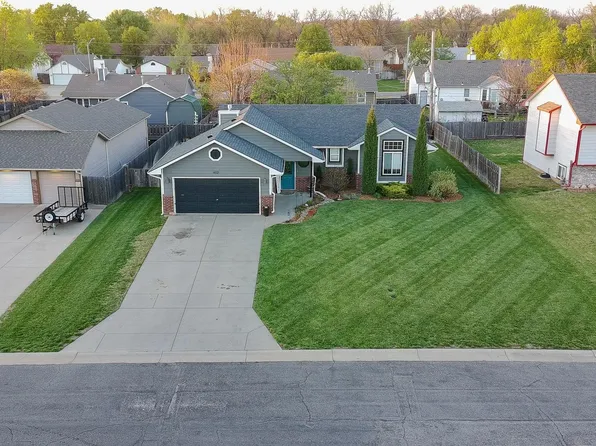 612 E Colleen Ave, Augusta, KS 67010