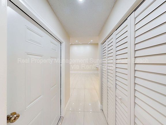 2nd image of 1080 Summit Place Cir APT A