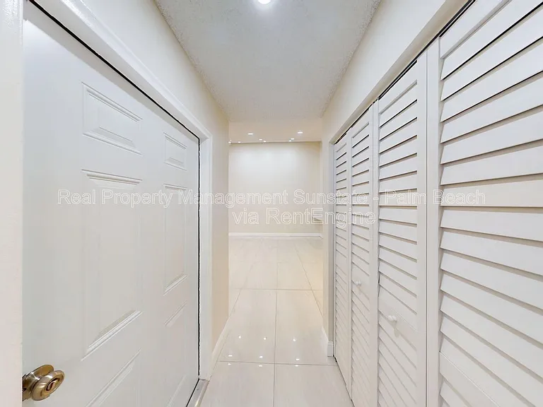 1080 Summit Place Cir #A — Photo 2