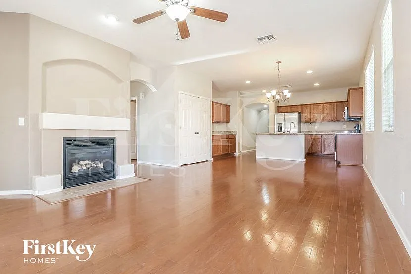 4 bed, 3.0 bath, 1818 sqft, $2,120 — Photo 4