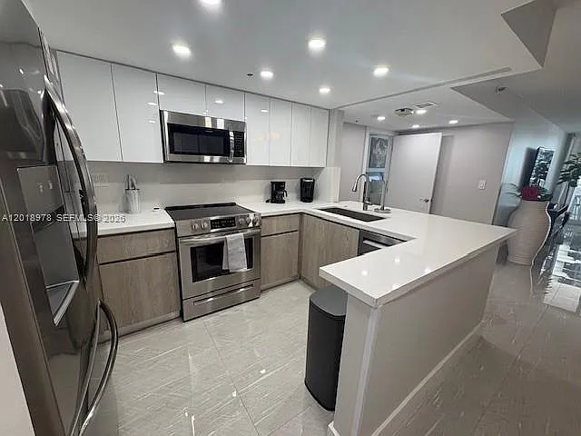Venetia Condo — Photo 4