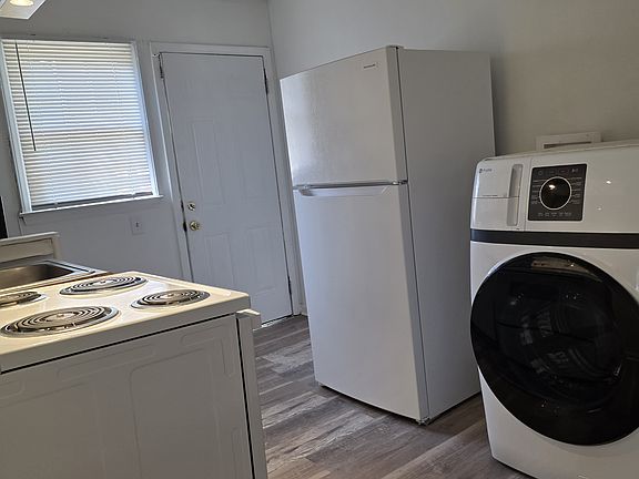 3rd image of 1828 Oaklawn Ave Unit 1