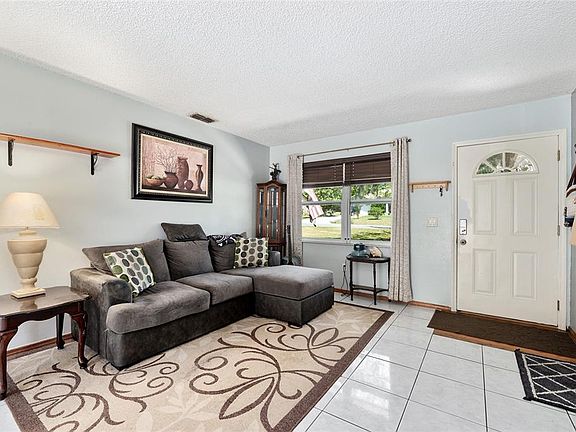 5th image of 18 Olive Cir