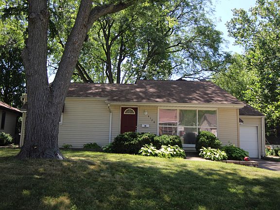 3rd image of 4128 N Hollyridge Cir