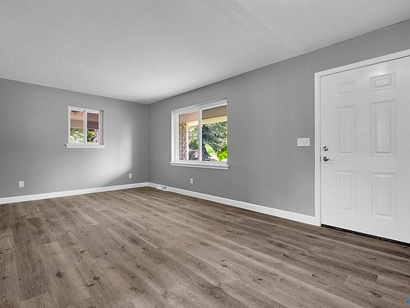 5th image of 2702 Sunset Dr