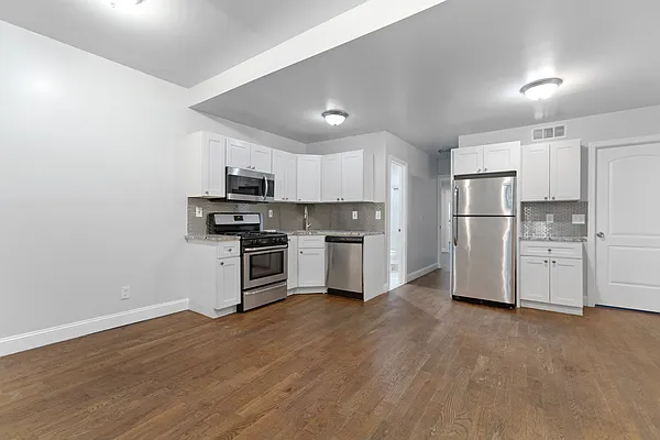 Rented by Compass | media 21