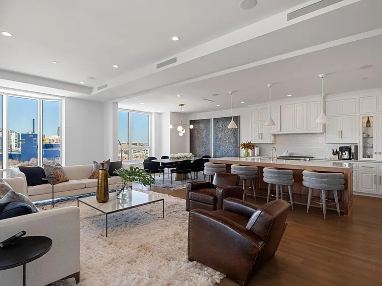 1111 W River Pkwy #11C — Photo 2