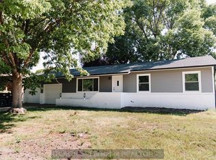 907 S Claussen Ave, Grand Island, NE 68801