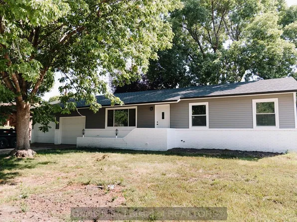 907 S Claussen Ave, Grand Island, NE 68801