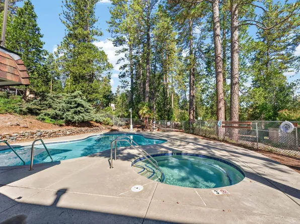 1498 Redwood Dr, Grass Valley, CA 95945