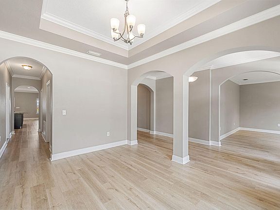 5th image of 103 S Shoreview Dr