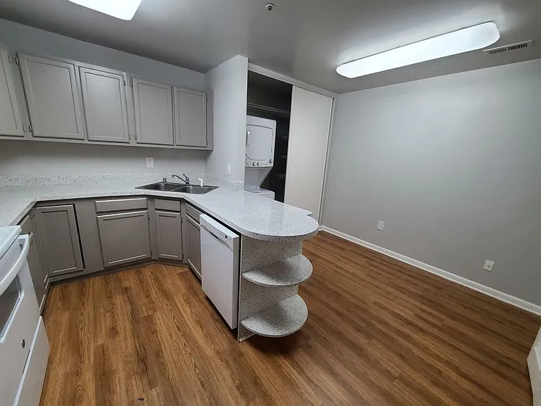 5 Pleasant Ridge Dr — Photo 1