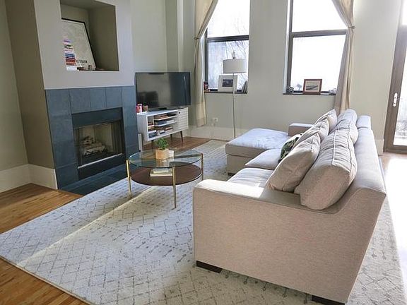 3rd image of 758 N Larrabee St #Gu226