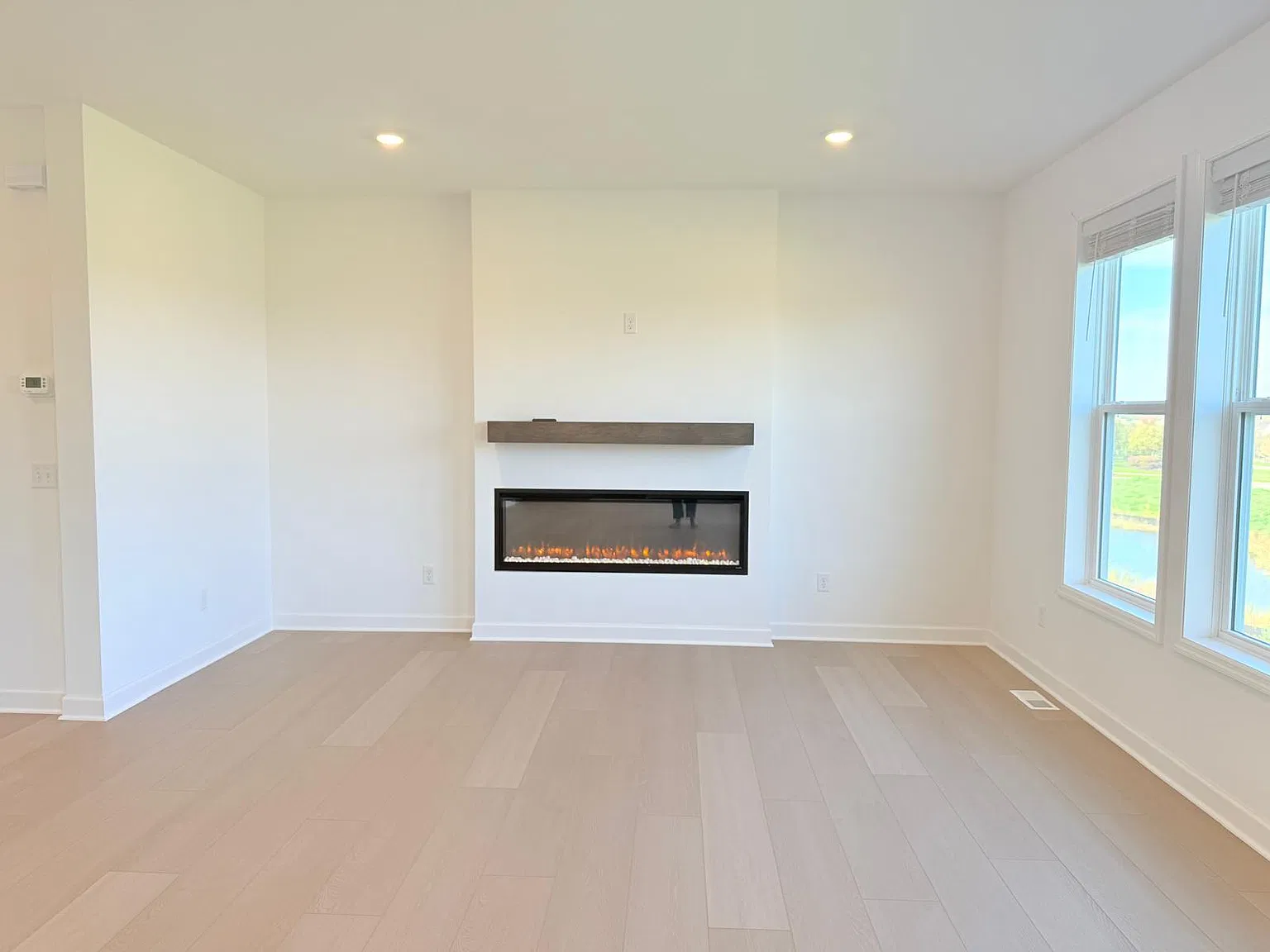 4 bed, 2566 sqft, $3,099 — Photo 4