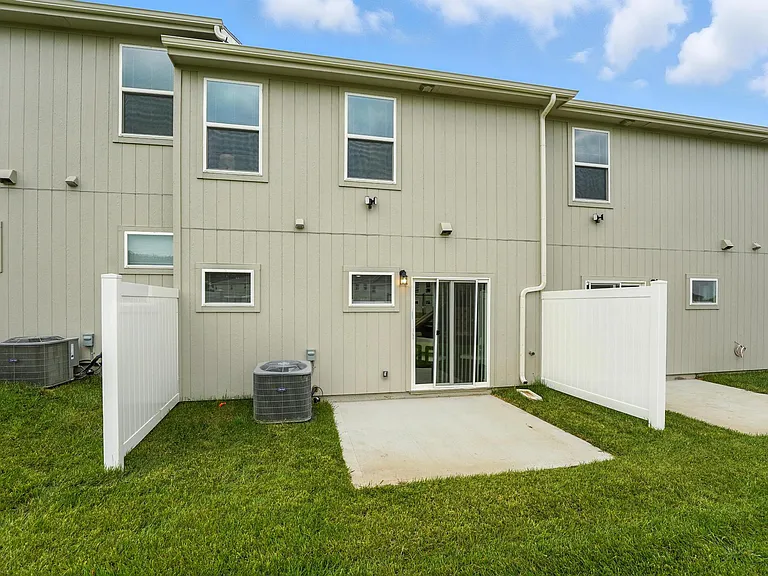 Barry West Townhomes — Photo 43