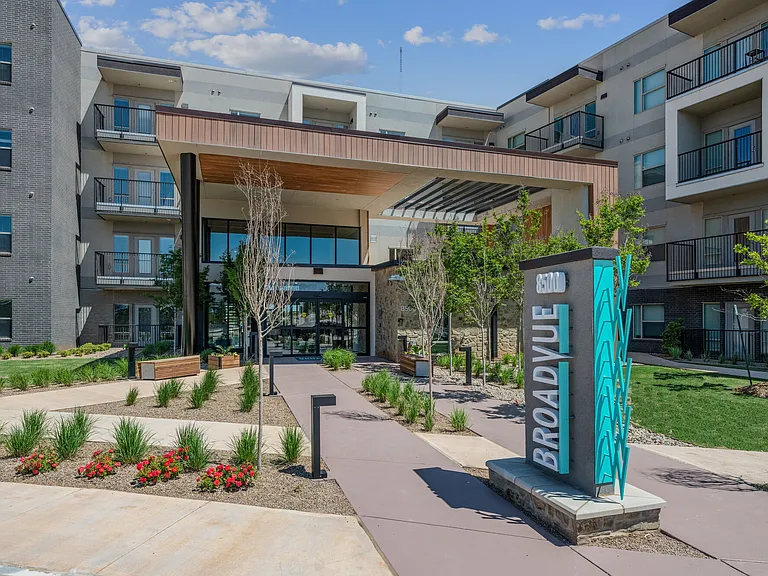 Broadvue Apartments Entry