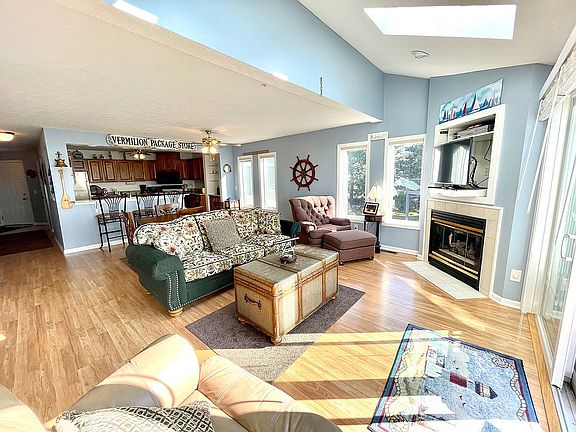 2nd image of 125 Grand Hbr