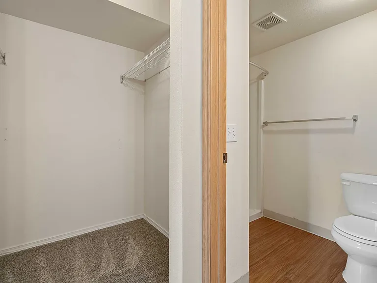 721-723 E Linden Ave — Photo 11