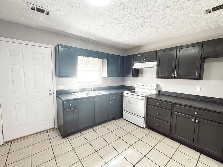 Valley View Apartments — Photo 11