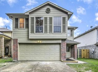 719 Oak West Dr, Houston, TX 77073