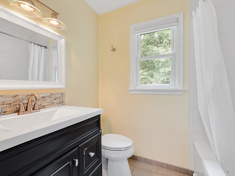 Full Bathroom #2