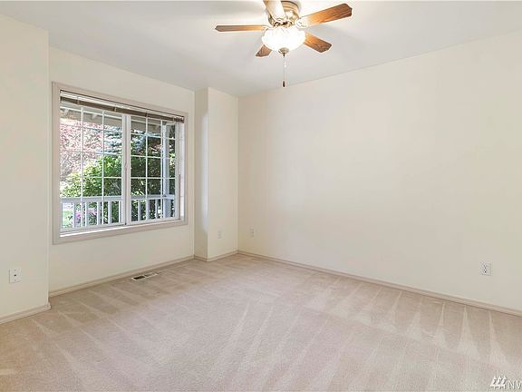 Dining room located just off of the entry.