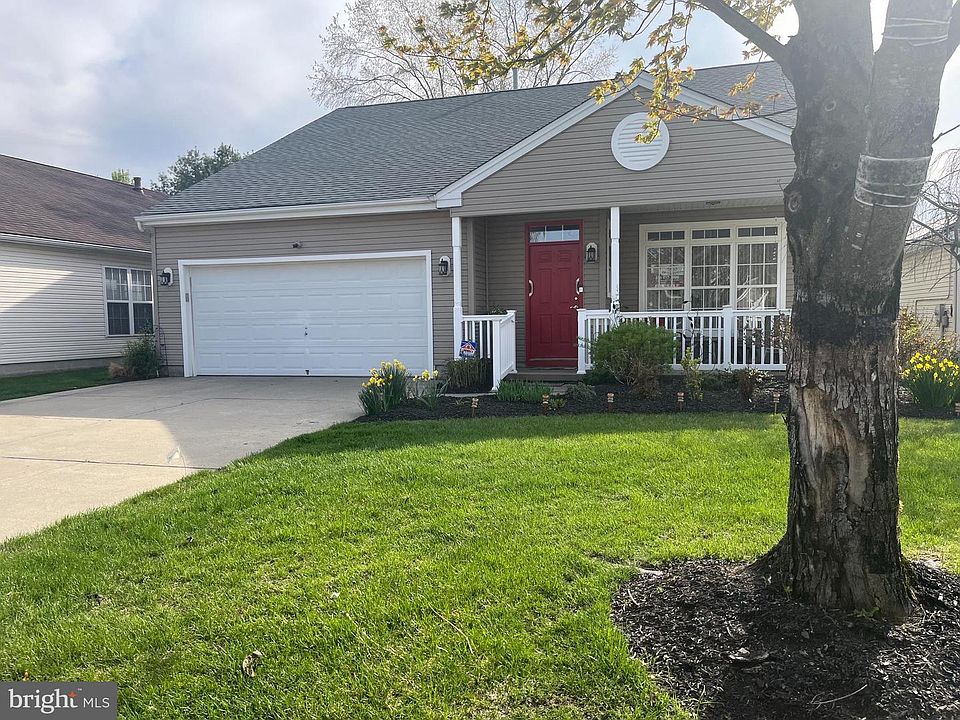1st image of 10 Mason Dr